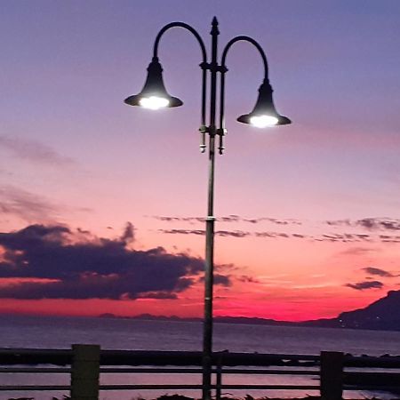 Azzurra Casa Vacanza Ventimiglia Buitenkant foto