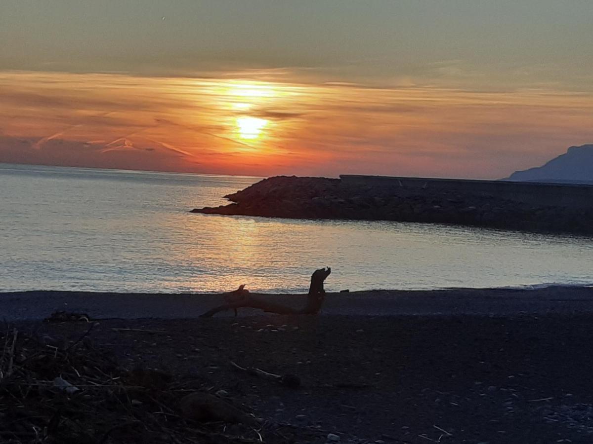 Azzurra Casa Vacanza Ventimiglia Buitenkant foto